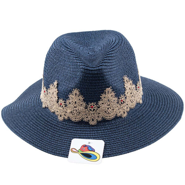 Chapeau bleu et marron décoré de dentelle et de pierres Style Swarovski.