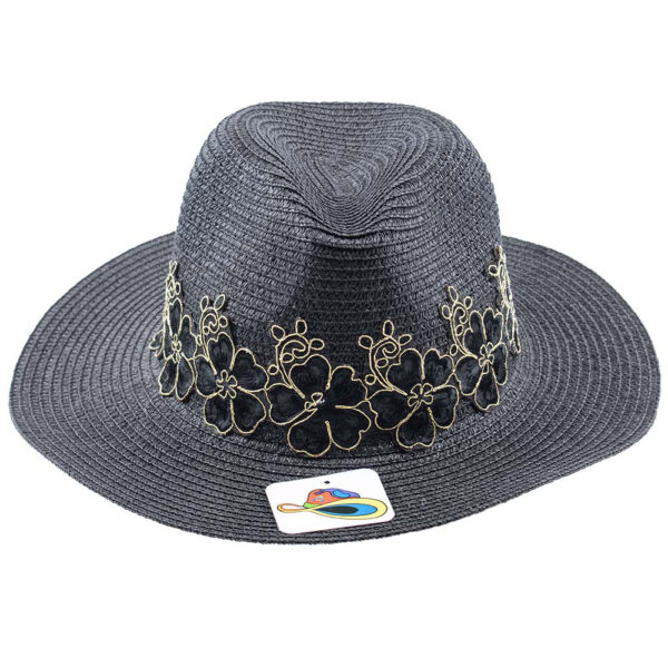 Chapeau Noir avec de la dentelle et des pierres de style Swarovski.
